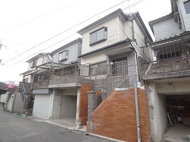 Cozy唐櫃の外観|車庫付きリノベーション一戸建て募集中