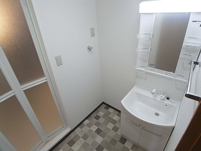 Cozy唐櫃の洗面所|シャワー付きの独立洗面台