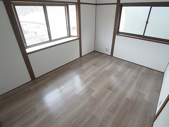 Cozy唐櫃の内装|2面採光の洋室、風通しも良好