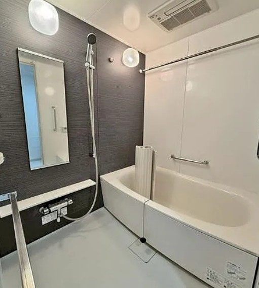 【中古マンション】サンデュエル川越マークスクエアの浴室|足の伸ばせるバスタブでリラックスタイムを過ごしましょう♪