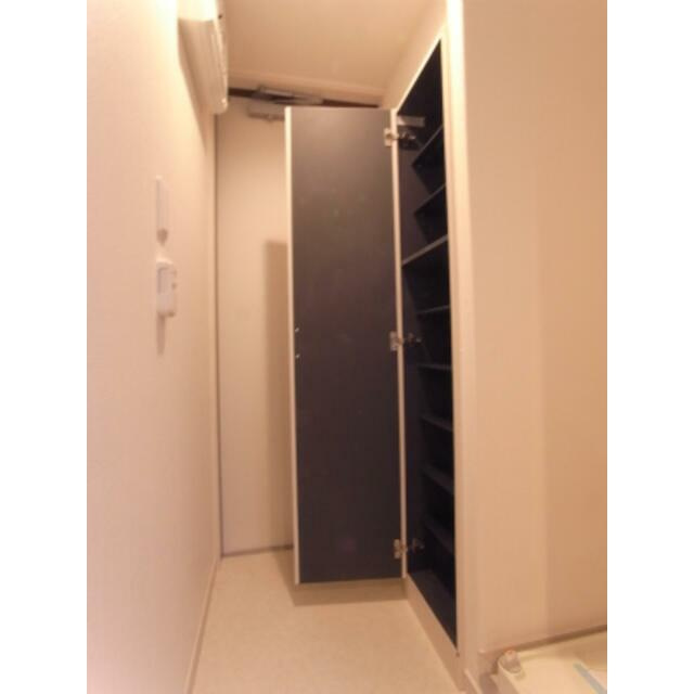 小金井市東町３丁目のアパートの玄関