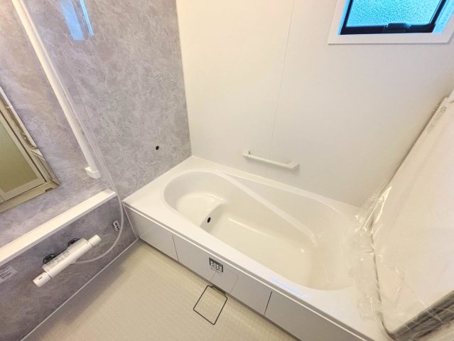 ダイマルタウン　羽島市竹鼻町狐穴矢熊第３　全８区画分譲の浴室|高断熱浴槽の為、４時間後も湯温低下約2.3度と暖かさを保ちます。暖房乾燥機もあり快適に入浴できます。