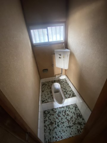 【 売主 】横浜市南区六ツ川4丁目　戸建のトイレ|2階トイレ