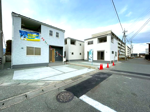 新築戸建　長野市稲葉　全3棟の駐車場