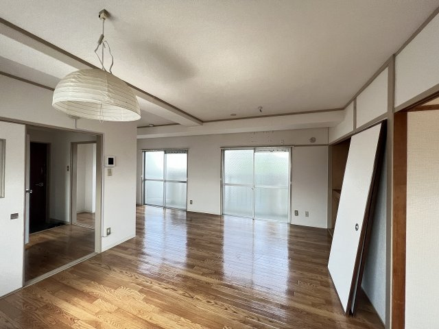 西町ハイツの居間・リビング