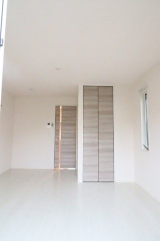 調布市調布ケ丘２丁目のアパートの居間・リビング