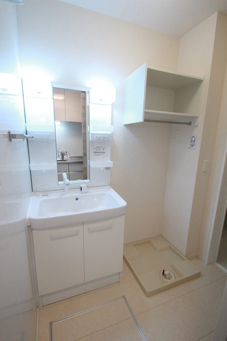 調布市調布ケ丘２丁目のアパートの洗面所