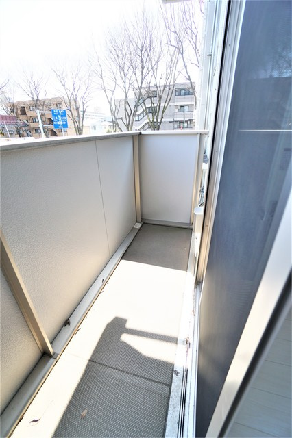 調布市調布ケ丘２丁目のアパートのバルコニー