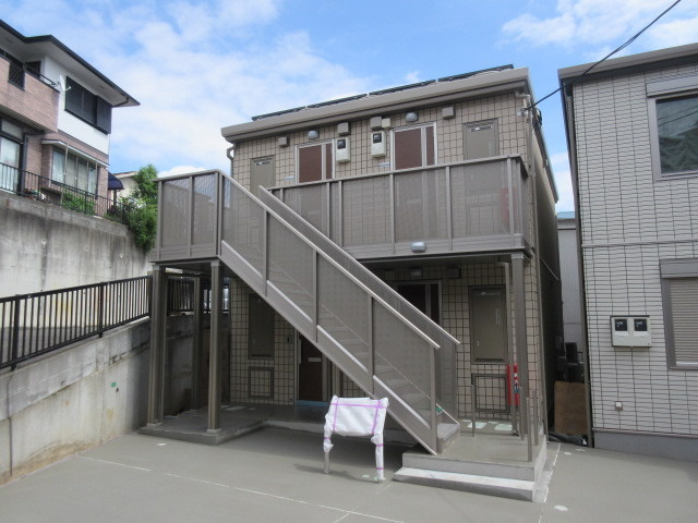 ハイネスヒルズのエントランス|耐震性に優れたセキスイハイム施工