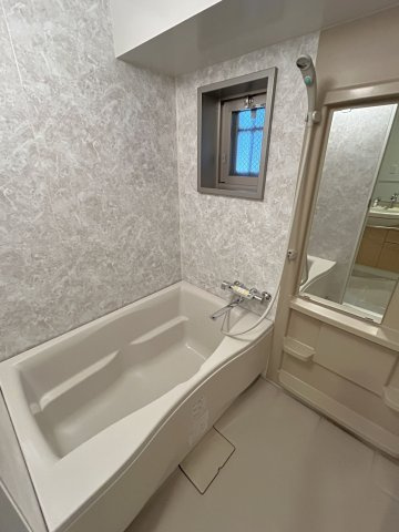 アスピーテ渡辺通の浴室