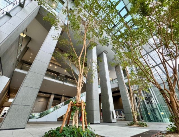 日石横浜ビルのエントランス