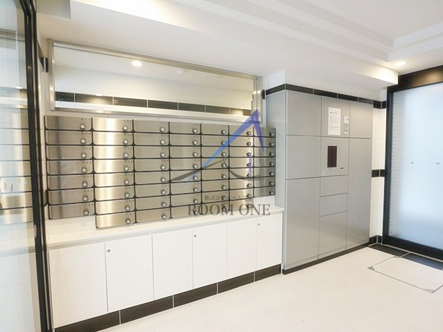 アイルエアポート羽田のその他共用部分|集合ポストと宅配ボックスです。