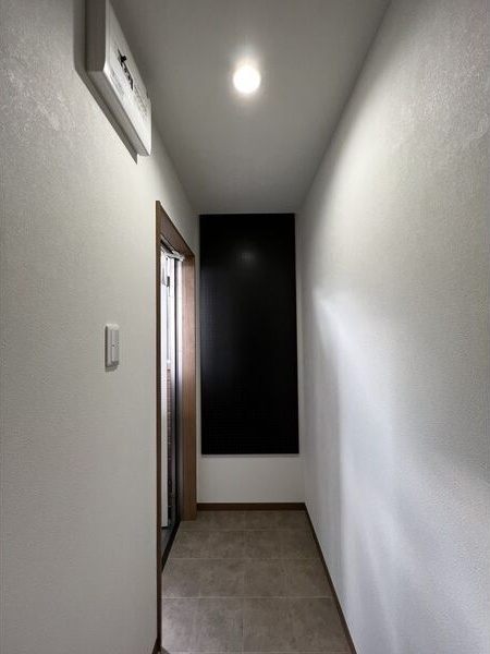 Taste八田の玄関