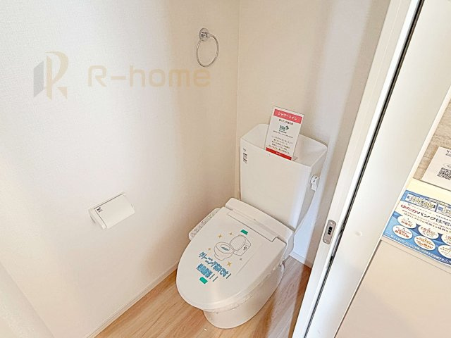 つくばみらい市紫峰ケ丘1期　新築戸建て　1号棟のトイレ|温水洗浄便座付きのトイレ。
トイレが２ヵ所設置で朝の忙しい時間でも安心です。