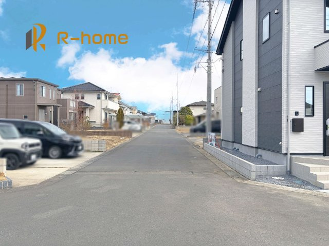 つくばみらい市紫峰ケ丘1期　新築戸建て　1号棟の前面道路含む現地写真|堂々！建物完成♪実際のお部屋をご見学可能です♪
ご見学が一番の資料！お気軽にお問い合わせ下さい♪