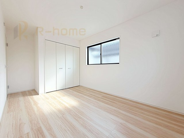 つくばみらい市紫峰ケ丘1期　新築戸建て　1号棟の洋室|どんな部屋家具も合わせやすいシンプルな洋室！
たっぷりの日差しと心地よい風が舞い込む住まい♪