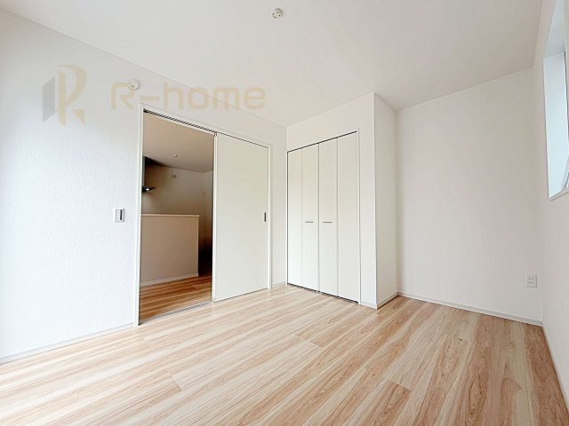 つくばみらい市紫峰ケ丘1期　新築戸建て　1号棟の洋室|1階洋室はゲストルーム、キッズスペースとしても利用可能♪
開放してリビングと繋げればゆとりの大空間！