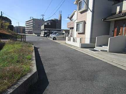 安佐南区川内1丁目の前面道路含む現地写真