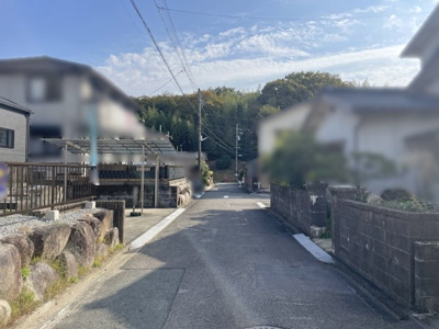 【前面道路含む現地写真】 | 四日市市あがたが丘１丁目 | 前面道路