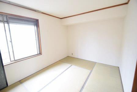 ネオハイツ伊藤の居間・リビング|北側和室