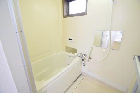 ネオハイツ伊藤の浴室|追炊き機能付きです