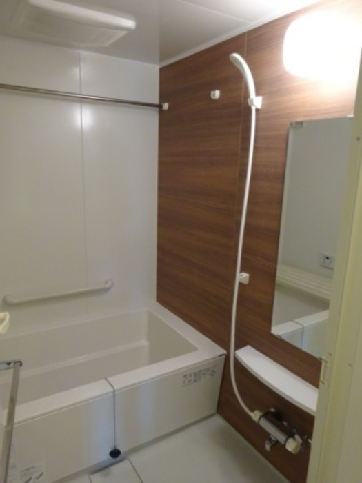 ロイヤルパークス若葉台の浴室