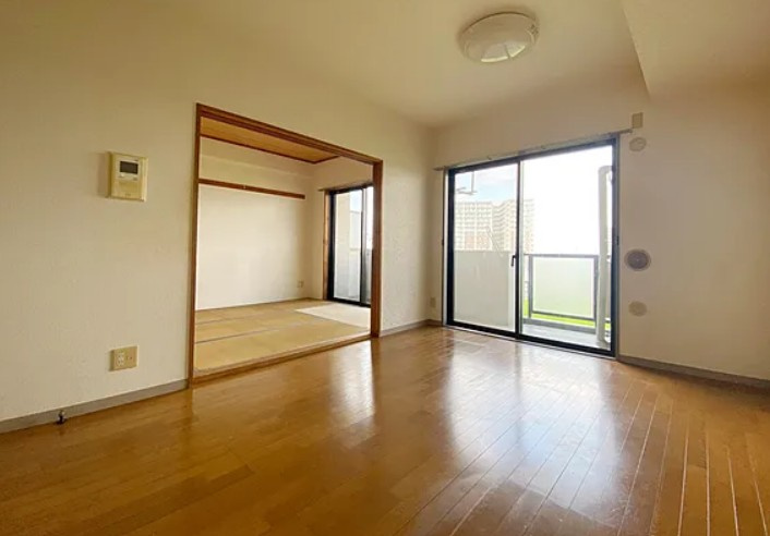 【中古マンション】ライオンズマンション川越南古谷第３の居間・リビング|8.1帖ダイニングキッチンです☆