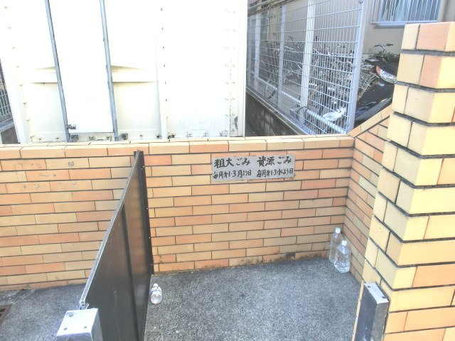 リベルテ美奈原のエントランス