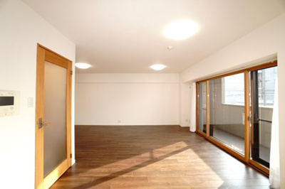 【居間・リビング】 | 【上質感リフォーム】サンヴェール海老園 | 室内（2025年12月8日8：00頃）撮影