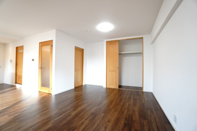 【居間・リビング】 | 【上質感リフォーム】サンヴェール海老園 | 室内（2025年12月8日8：00頃）撮影