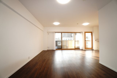 【居間・リビング】 | 【上質感リフォーム】サンヴェール海老園 | 室内（2025年12月8日8：00頃）撮影