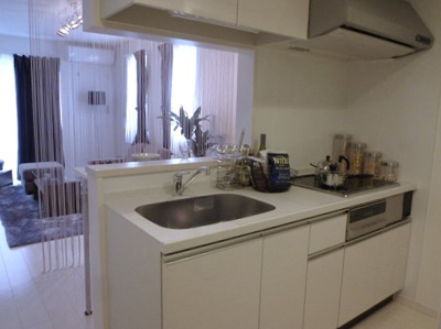 【キッチン】 | リブリ・袖ヶ浦 | ３口IHコンロ付きのシステムキッチンです