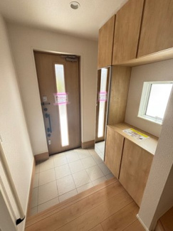 【玄関】 | 廿日市市阿品台3（阿品駅）全2区画　NO2 | シューズボックスが設置されており、家族の靴がスッキリ収納できます☆