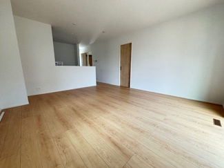 【居間・リビング】 | 廿日市市阿品台3（阿品駅）全2区画　NO2 | 16帖リビング☆対面式のキッチンでリビングが見渡せるので、お子様やご家族の様子が見えて安心です♪