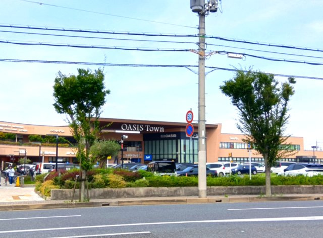 宝塚市安倉南4丁目　土地の周辺|オアシスタウン伊丹鴻池が約850ｍ圏内にございます。
オアシスがプロデュースする複合型商業施設「オアシスタウン」の魅力は、便利なスーパーを中心にした多彩な店舗、快適な駐車場や休憩スペースがございます。