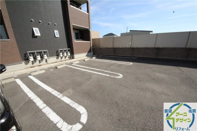 メゾネット・アンジュ参番館の駐車場