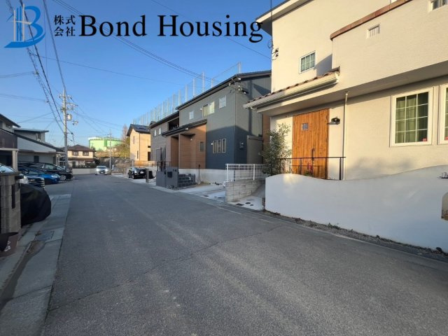 一条工務店施工 太陽光 オール電化 西区伊川谷町潤和 良質戸建の前面道路含む現地写真