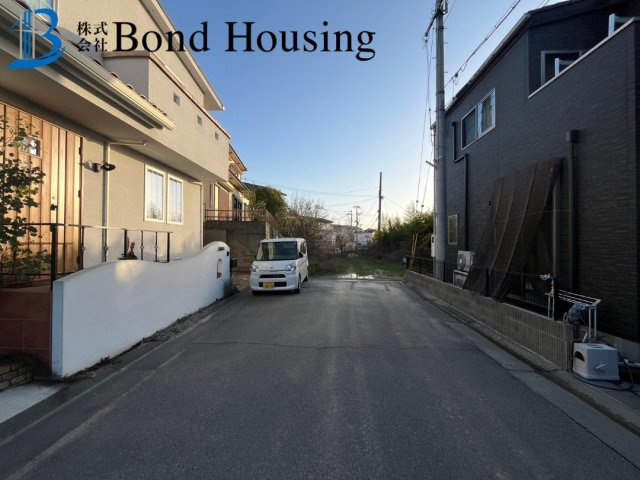 一条工務店施工 太陽光 オール電化 西区伊川谷町潤和 良質戸建の前面道路含む現地写真