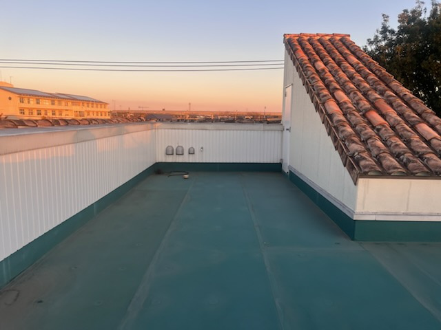 厚木市岡田5丁目倉庫のバルコニー