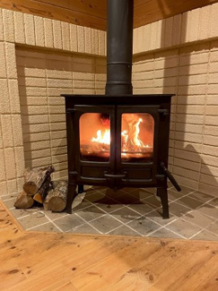 【設備】 | 手稲区星置１-7 ログハウス一戸建 | 家族のだんらんに心も暖まる薪ストーブのある暮らし♪