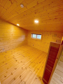 【洋室】 | 手稲区星置１-7 ログハウス一戸建 | 売主様提供・令和4年・入居前の空室写真（2階洋室）