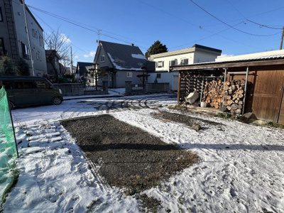 【駐車場】 | 手稲区星置１-7 ログハウス一戸建 | 駐車スペースは広々２台分あり♪
