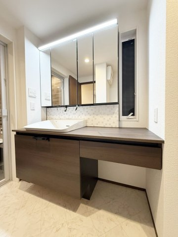 和田1丁目戸建の洗面所