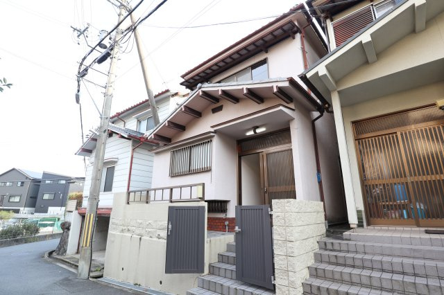 生駒市桜ケ丘　貸家