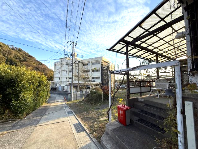 高台　開放感ある眺望　スローライフの前面道路含む現地写真|前面道路
