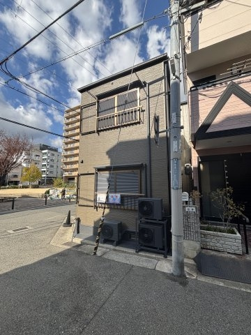 岸地通1丁目貸家の外観