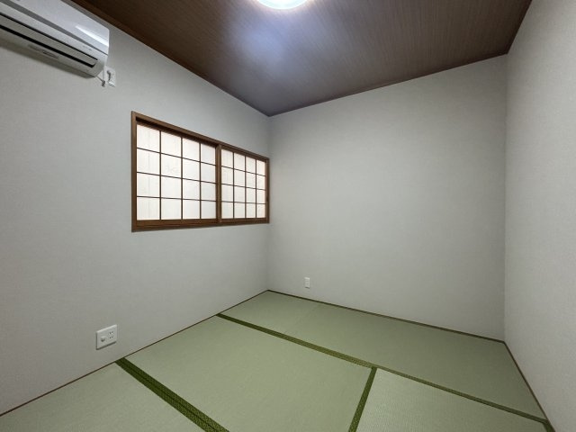 岸地通1丁目貸家の居間・リビング