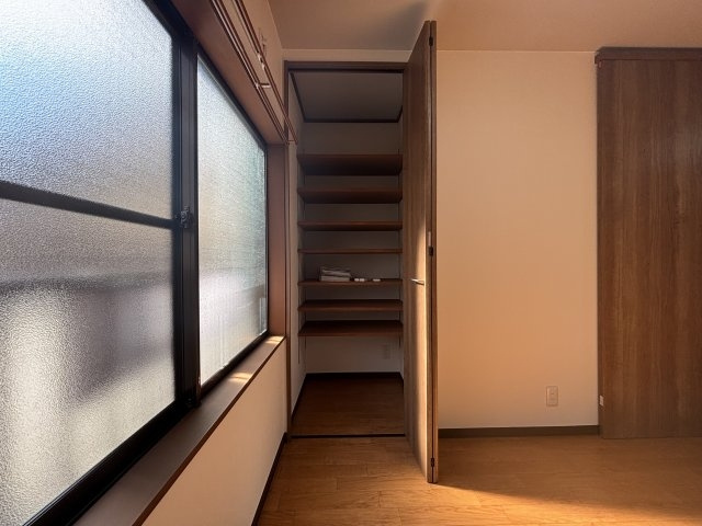 岸地通1丁目貸家の収納