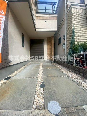 稲田本町2丁目中古戸建の駐車場|お車をお持ちの方には嬉しい駐車場付♪車高関係なく駐車でき、自転車・バイクも置けます！