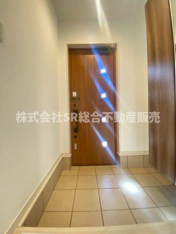 稲田本町2丁目中古戸建の玄関|玄関にはシューズボックスもあり広く使えます！